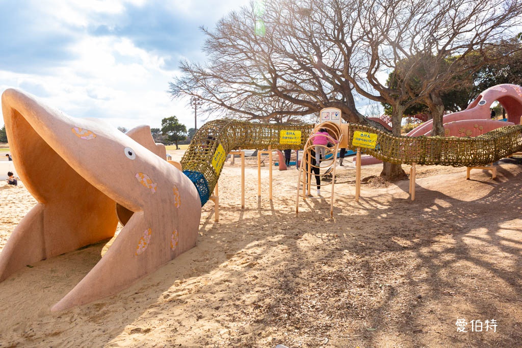福岡必去親子景點推薦｜海之中道海濱公園，巨大雲朵彈跳床、滾輪滑梯 @愛伯特