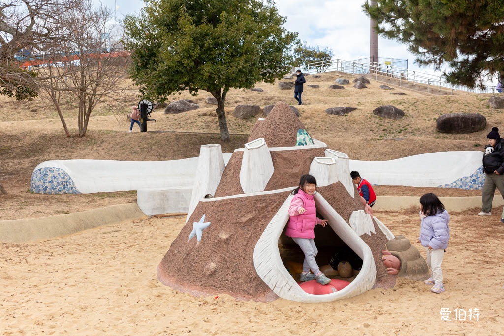 福岡必去親子景點推薦｜海之中道海濱公園，巨大雲朵彈跳床、滾輪滑梯 @愛伯特