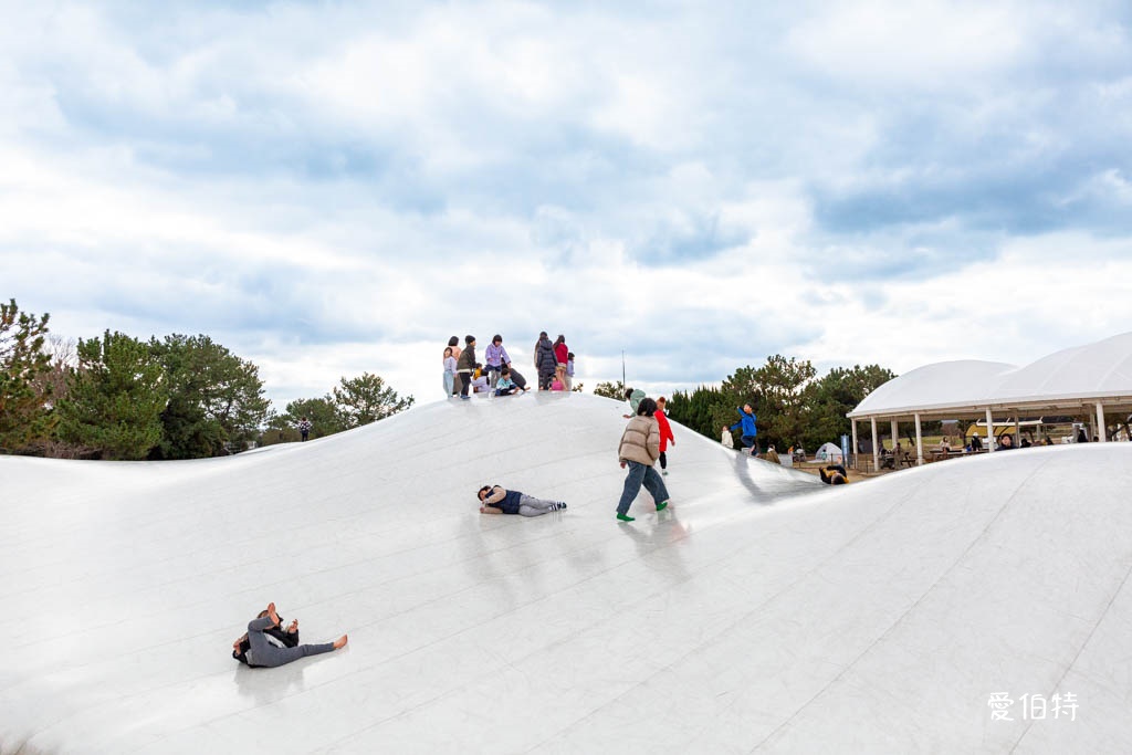 福岡必去親子景點推薦｜海之中道海濱公園，巨大雲朵彈跳床、滾輪滑梯 @愛伯特