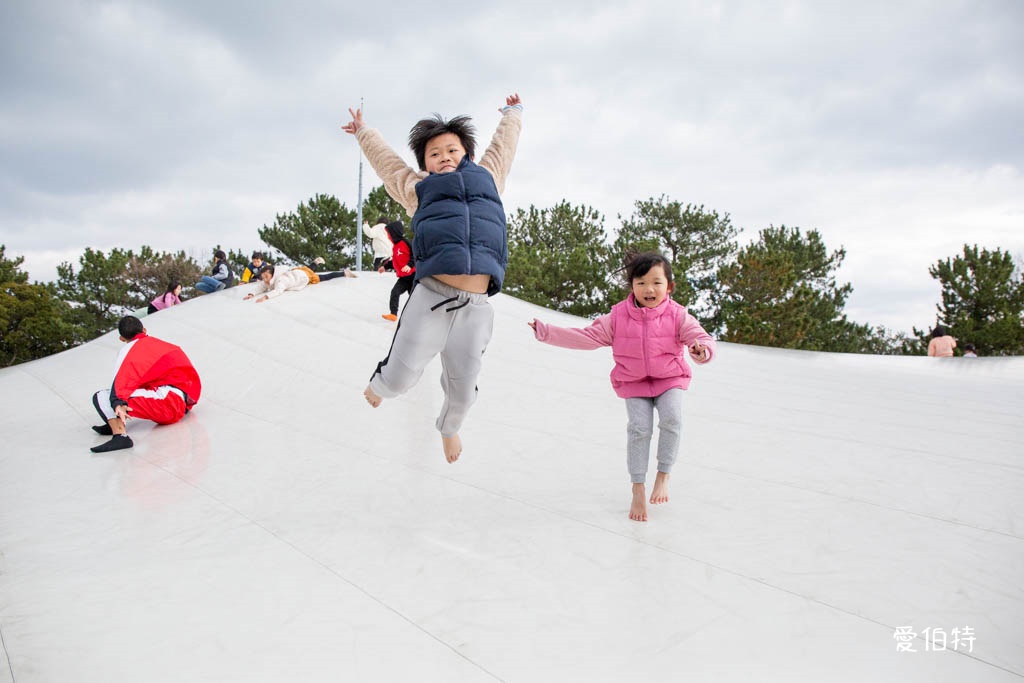 福岡必去親子景點推薦｜海之中道海濱公園，巨大雲朵彈跳床、滾輪滑梯 @愛伯特