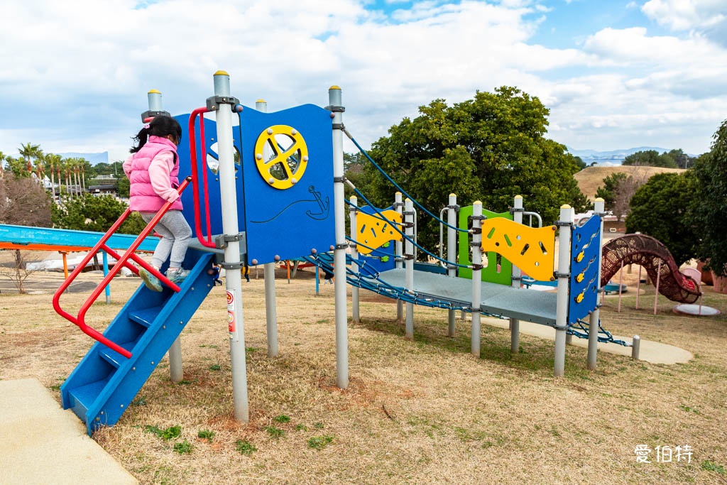 福岡必去親子景點推薦｜海之中道海濱公園，巨大雲朵彈跳床、滾輪滑梯 @愛伯特