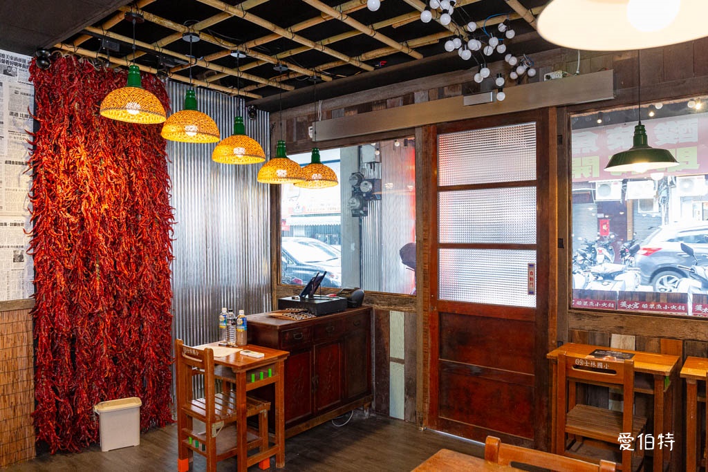 薑太宮市井小火鍋楊梅店,麻辣醬香火鍋雞必點 @愛伯特