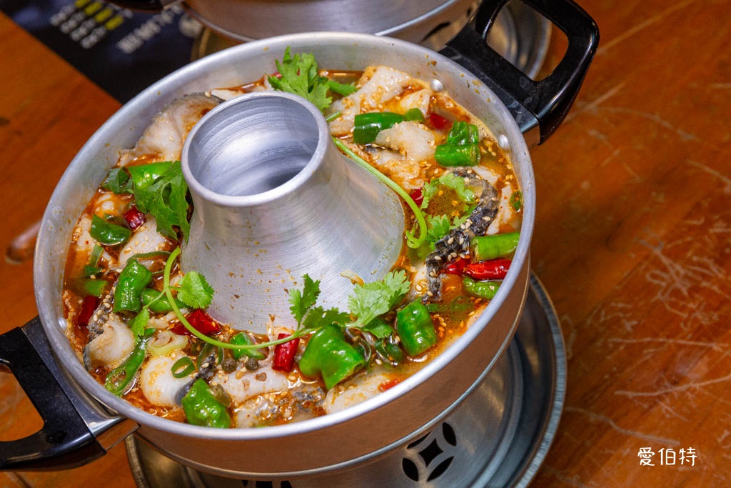 薑太宮市井小火鍋楊梅店，麻辣醬香火鍋雞必點 @愛伯特