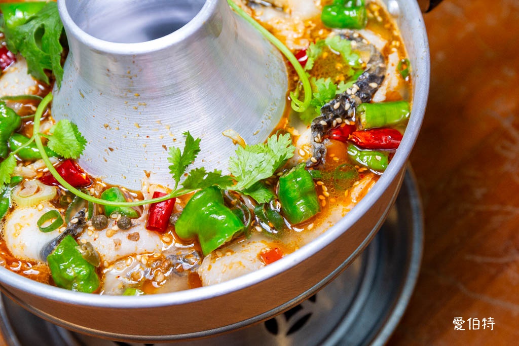 薑太宮市井小火鍋楊梅店,麻辣醬香火鍋雞必點 @愛伯特