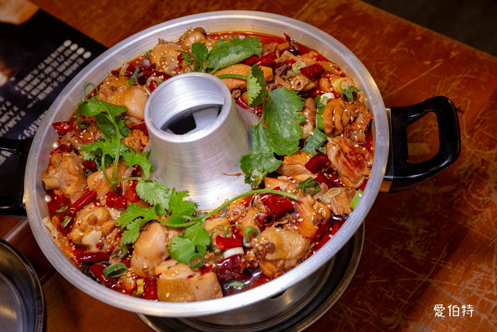 薑太宮市井小火鍋楊梅店,麻辣醬香火鍋雞必點 @愛伯特