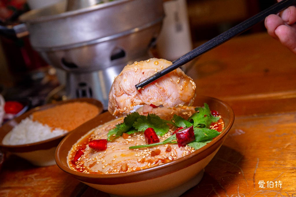 薑太宮市井小火鍋楊梅店,麻辣醬香火鍋雞必點 @愛伯特