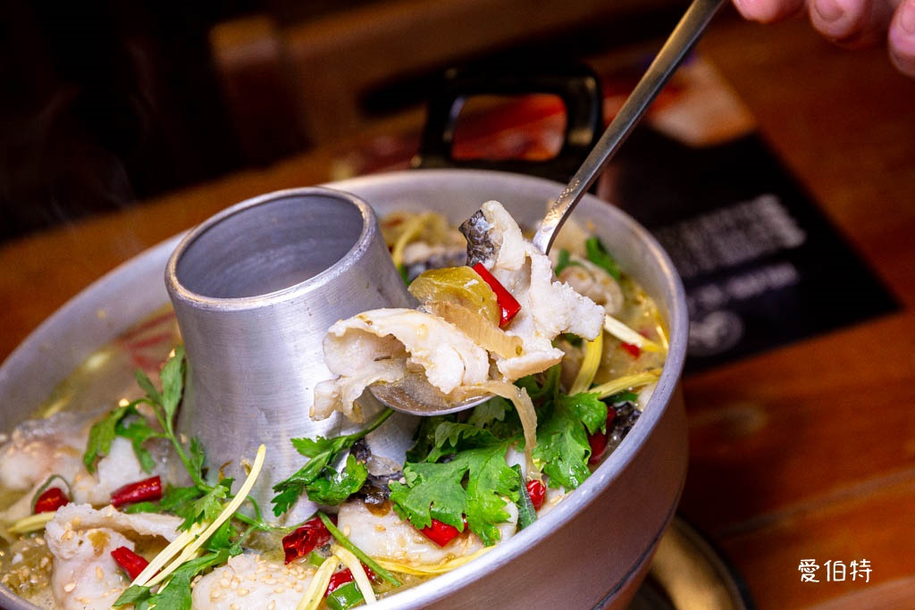 薑太宮市井小火鍋楊梅店,麻辣醬香火鍋雞必點 @愛伯特