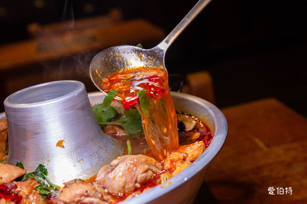 薑太宮市井小火鍋楊梅店,麻辣醬香火鍋雞必點 @愛伯特