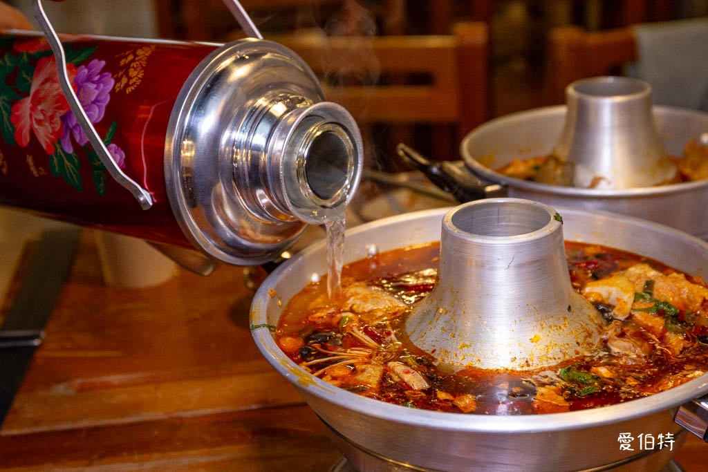 薑太宮市井小火鍋楊梅店,麻辣醬香火鍋雞必點 @愛伯特