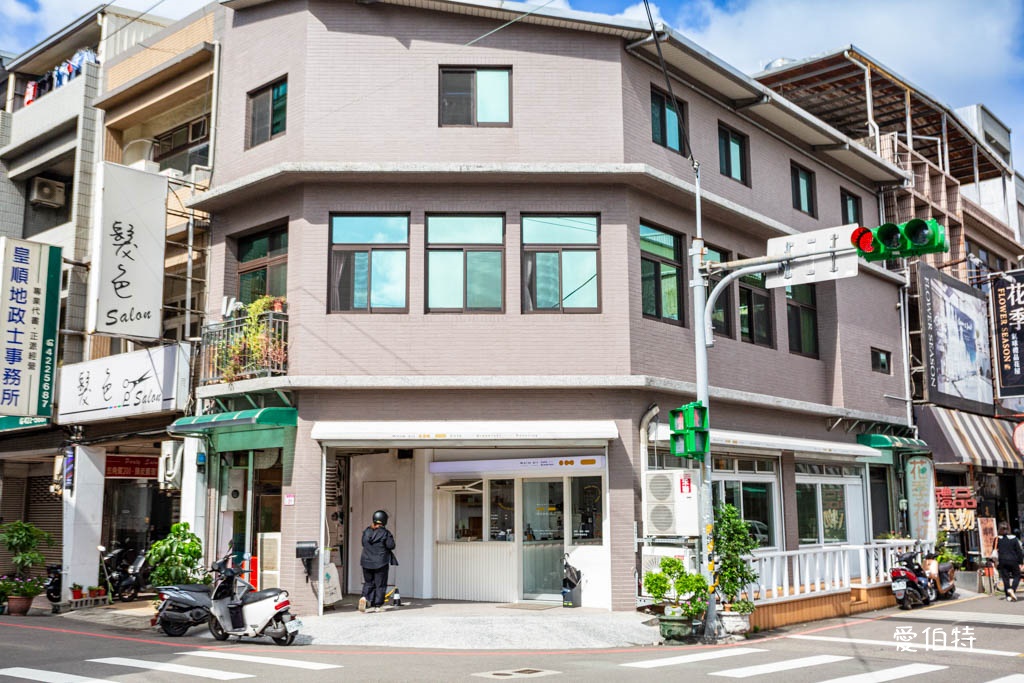 暖空咖啡｜中壢美食推薦，美味刈包，純白設計的自家烘焙咖啡廳 @愛伯特