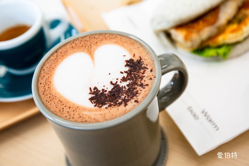 暖空咖啡｜中壢美食推薦，美味刈包，純白設計的自家烘焙咖啡廳 @愛伯特