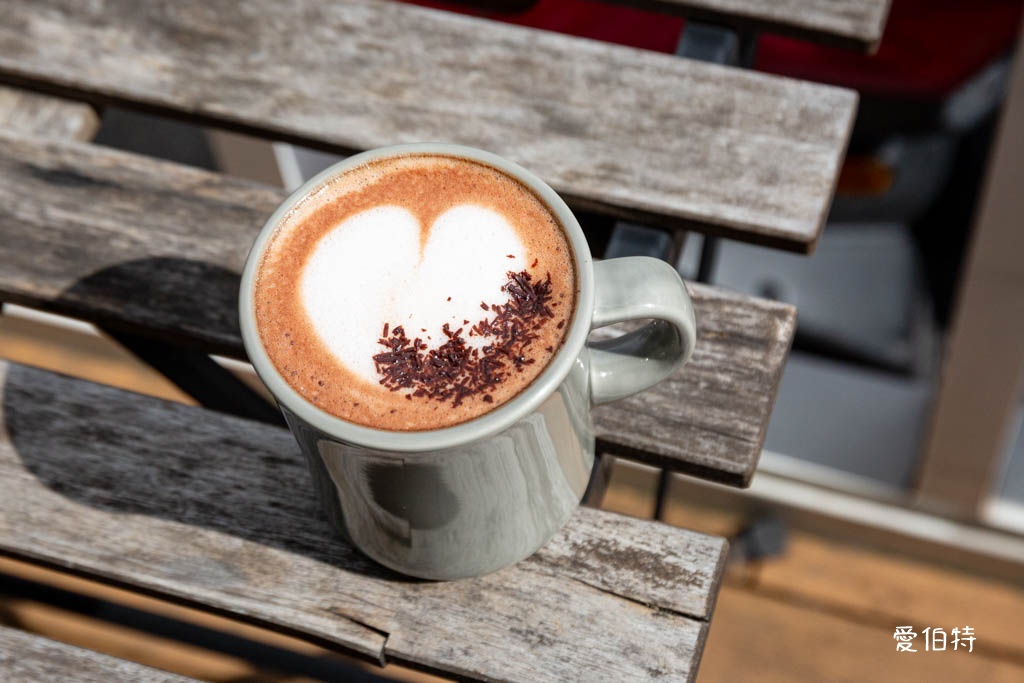 暖空咖啡｜中壢美食推薦，美味刈包，純白設計的自家烘焙咖啡廳 @愛伯特