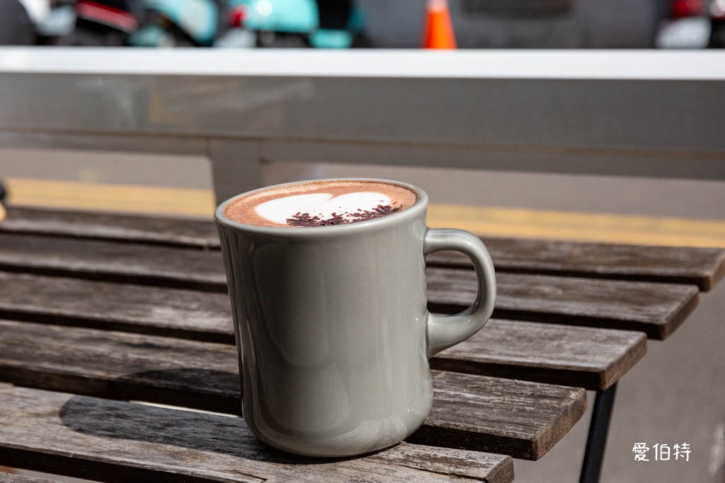 暖空咖啡｜中壢美食推薦，美味刈包，純白設計的自家烘焙咖啡廳 @愛伯特