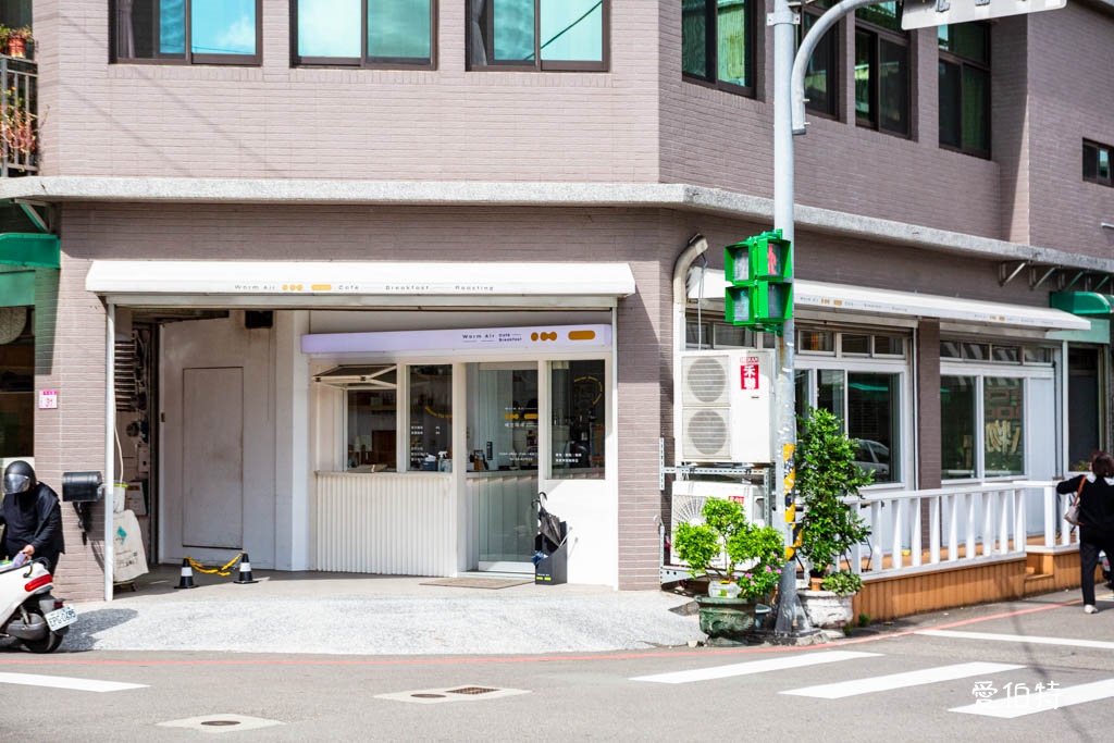 暖空咖啡｜中壢美食推薦，美味刈包，純白設計的自家烘焙咖啡廳 @愛伯特
