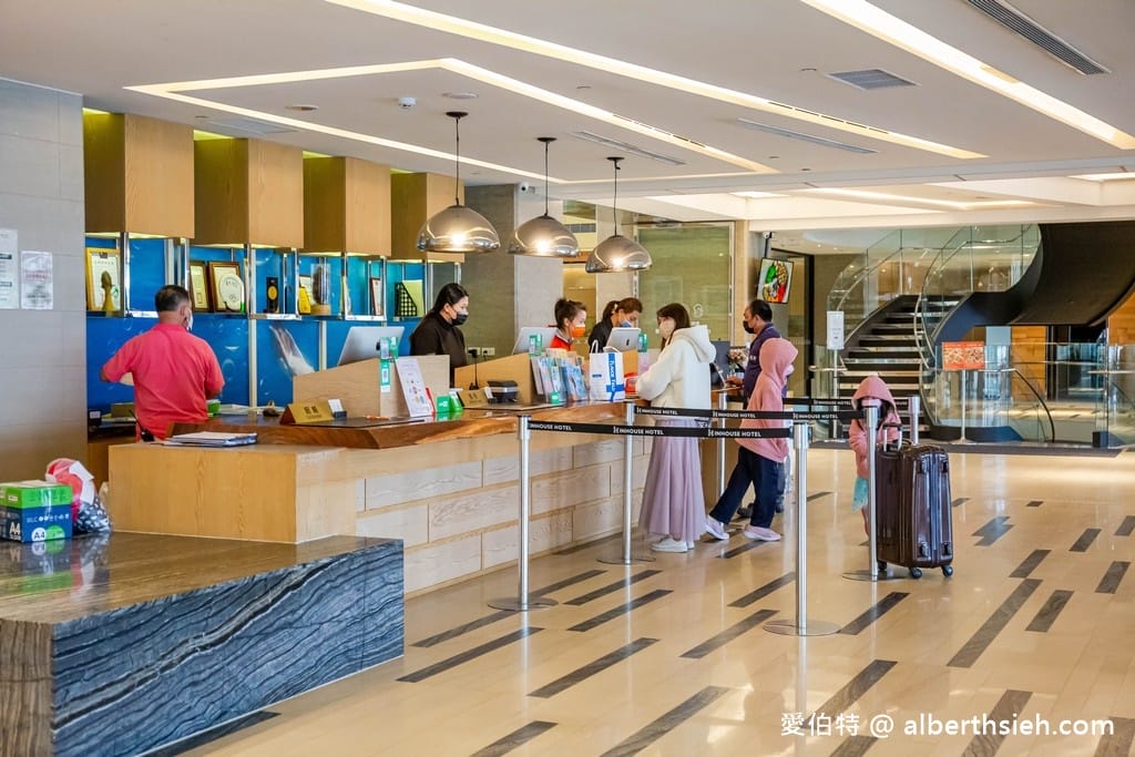 北海岸親子飯店推薦｜薆悅酒店野柳渡假館，400坪遊戲室隨你玩
