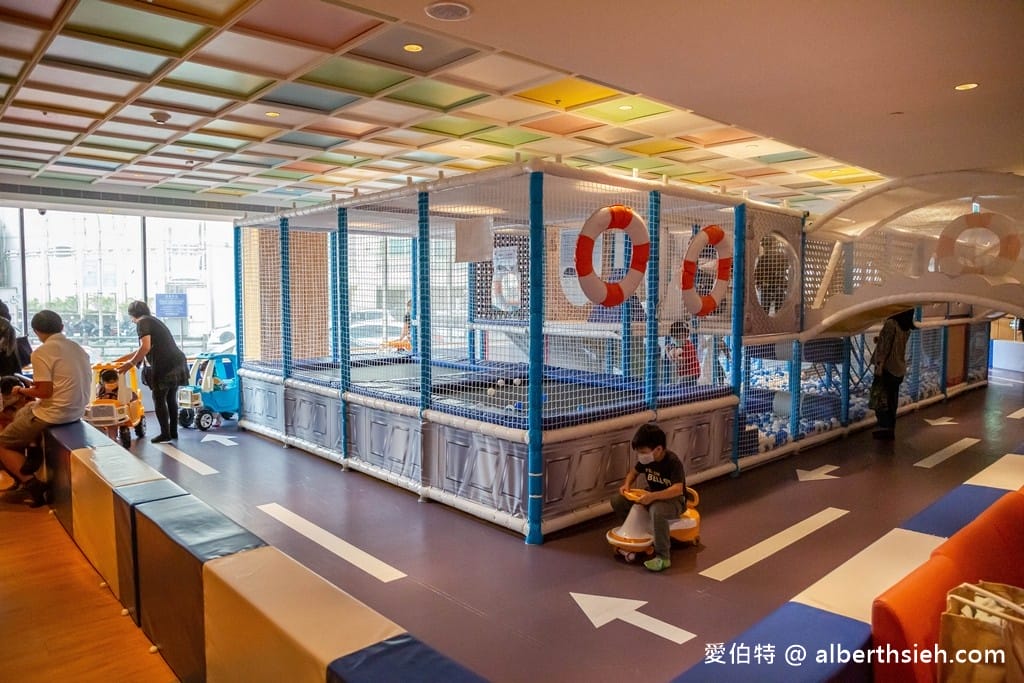 北海岸親子飯店推薦｜薆悅酒店野柳渡假館，400坪遊戲室隨你玩