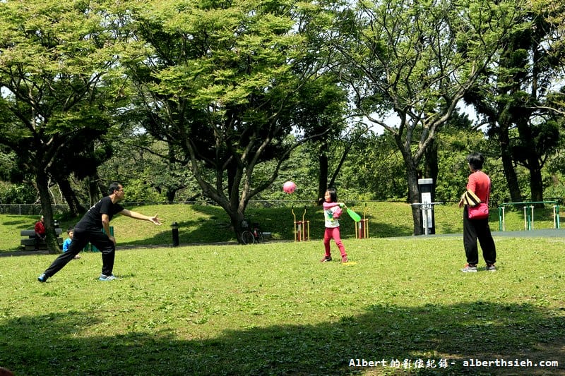 大溪埔頂公園|桃園親子景點,萬坪綠地,橫跨北二高,滾輪溜滑梯 - 第4張圖 大溪埔頂公園|桃園親子景點,萬坪綠地,橫跨北二高,滾輪溜滑梯