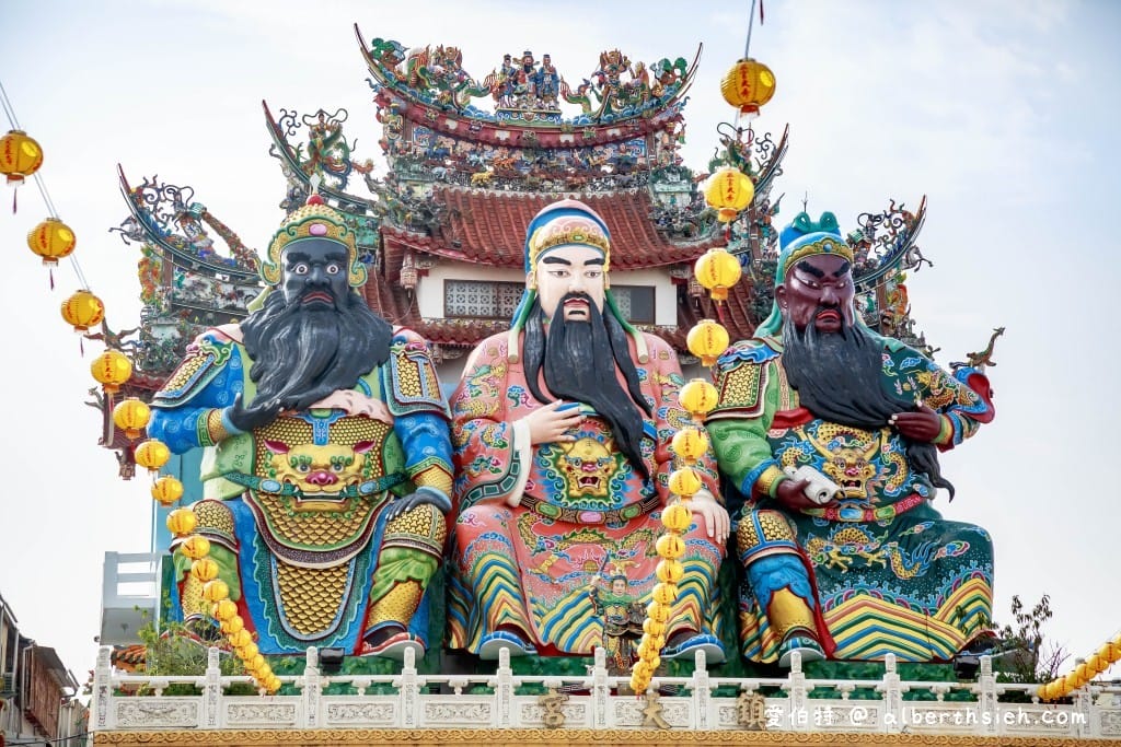 嘉義關聖帝君廟｜嘉邑鎮天宮，桃園三結義巨大坐姿塑像超有氣勢