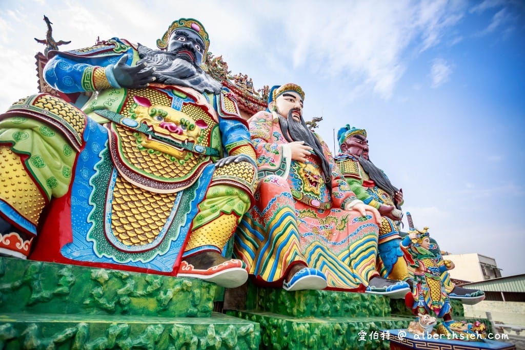 嘉義關聖帝君廟｜嘉邑鎮天宮，桃園三結義巨大坐姿塑像超有氣勢