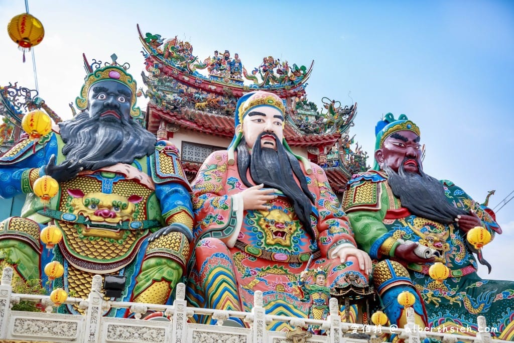 嘉義關聖帝君廟｜嘉邑鎮天宮，桃園三結義巨大坐姿塑像超有氣勢