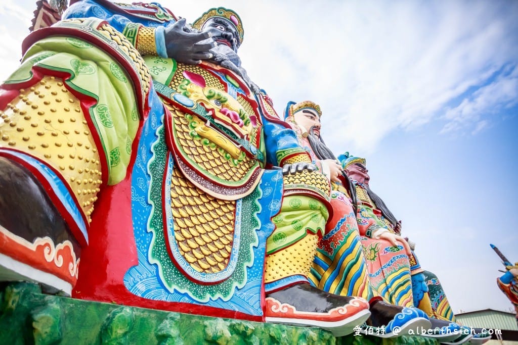 嘉義關聖帝君廟｜嘉邑鎮天宮，桃園三結義巨大坐姿塑像超有氣勢