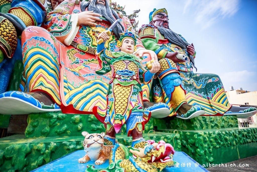嘉義關聖帝君廟｜嘉邑鎮天宮，桃園三結義巨大坐姿塑像超有氣勢