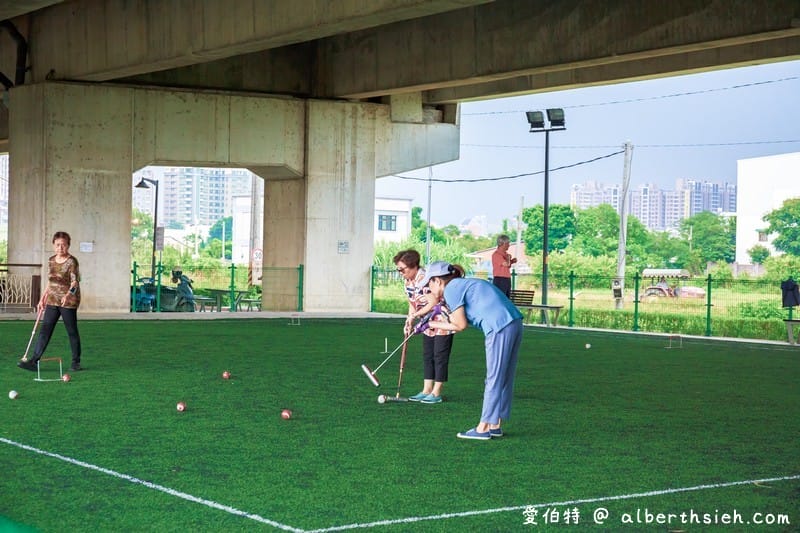 桃園親子景點｜國2橋下兒童冒險公園，人工草皮水管通道，雨天備案