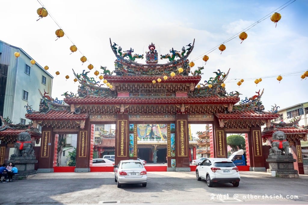 嘉義關聖帝君廟｜嘉邑鎮天宮，桃園三結義巨大坐姿塑像超有氣勢