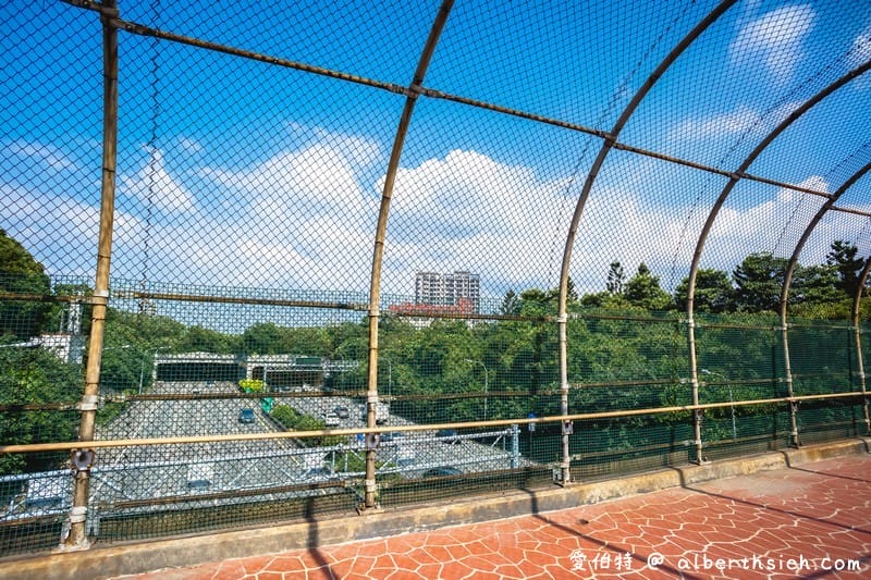 大溪埔頂公園|桃園親子景點,萬坪綠地,橫跨北二高,滾輪溜滑梯 - 第8張圖 大溪埔頂公園|桃園親子景點,萬坪綠地,橫跨北二高,滾輪溜滑梯