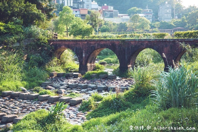 龍潭大平紅橋｜紅磚日式糯米橋歷史百大建築，還可以玩水！