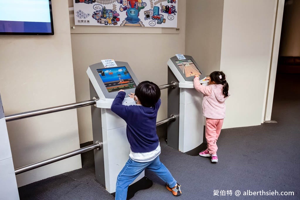 桃園台塑企業文物館｜免費室內親子景點，體驗開貨車電動車
