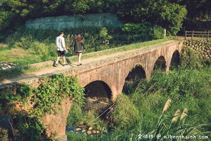 龍潭大平紅橋｜紅磚日式糯米橋歷史百大建築，還可以玩水！