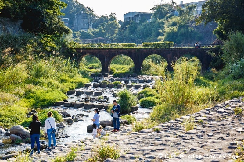 龍潭大平紅橋｜紅磚日式糯米橋歷史百大建築，還可以玩水！