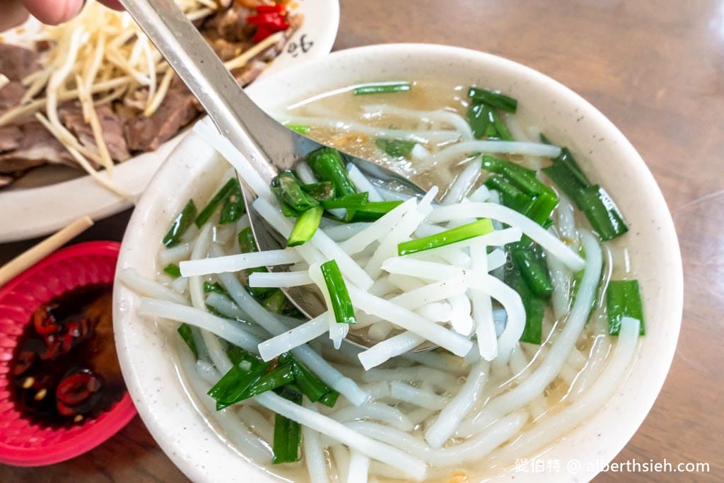 竹仔下米粉湯｜桃園八德早餐，古早味湯鮮味美，辣醬超讚
