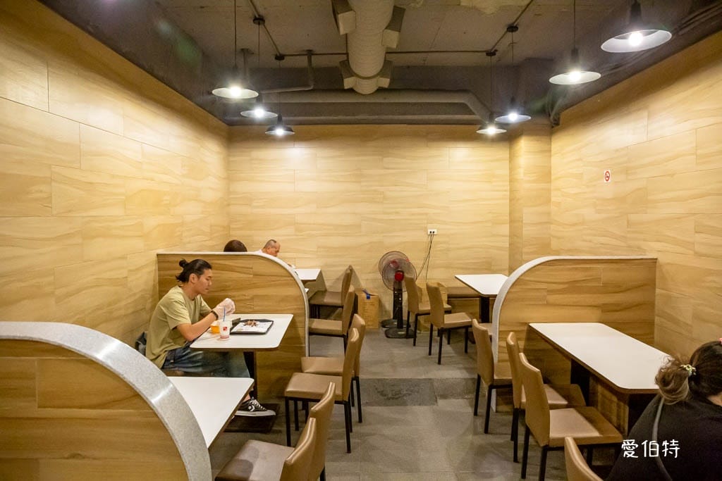 開講速食餐飲｜桃園火車站美食，在地人的回憶味道，烤腿必吃！