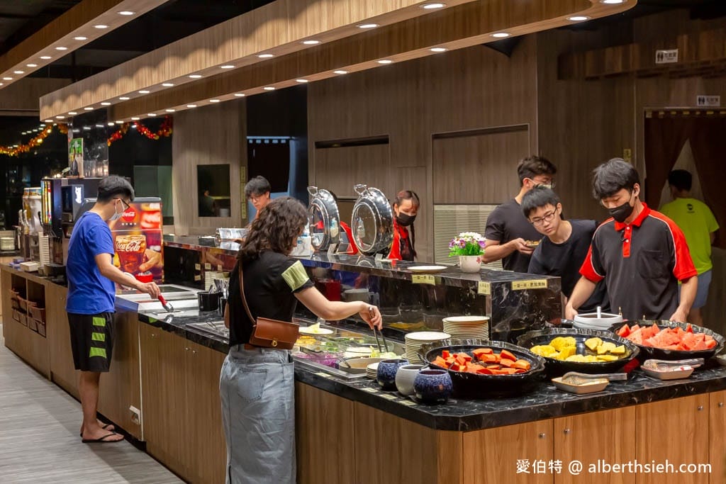 艾佳牛排館｜桃園藝文特區吃到飽，320元起近70款Buffet隨你吃