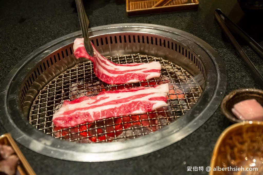 碳佐麻里精品燒肉高雄時代店｜線上訂位，堪稱亞洲最美水上燒肉店