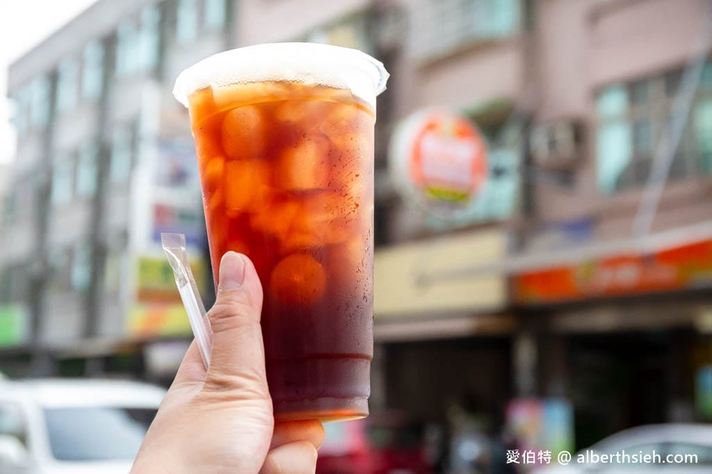 台南麻豆阿蘭碗粿｜專屬停車場，料多實在又便宜，每天熱賣上千碗