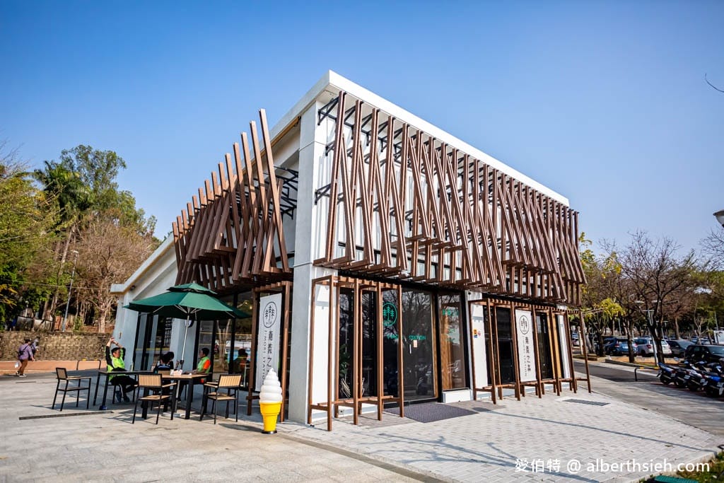 嘉義公園KANO園區｜免費親子景點，超寬版溜滑梯、滑草場