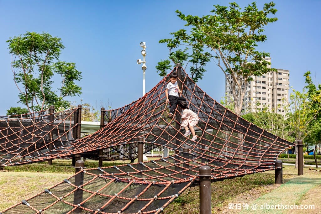 前鎮時代公園｜高雄親子景點，捷運旁萬坪兒童共融遊戲場