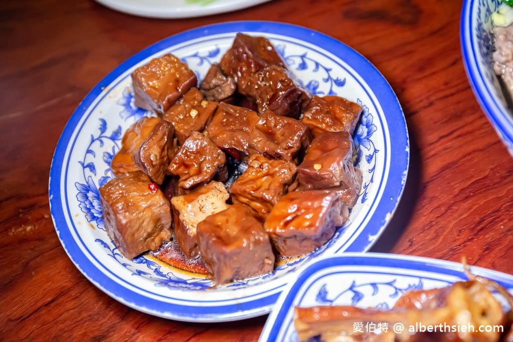 苗栗苑裡大鼎夏荷牛肉麵館｜水上豪宅玻璃屋，豆花免費吃到飽