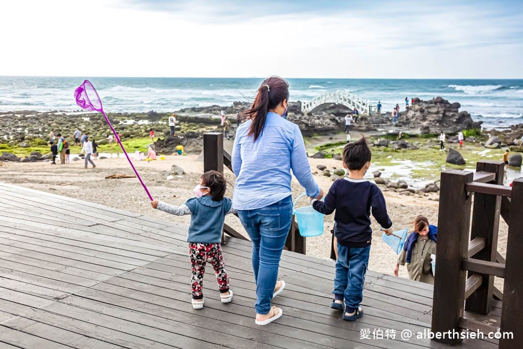 北海岸石門洞|貝殼沙灘玩沙戲水、抓螃蟹、撈魚 - 第4張圖 北海岸石門洞|貝殼沙灘玩沙戲水、抓螃蟹、撈魚