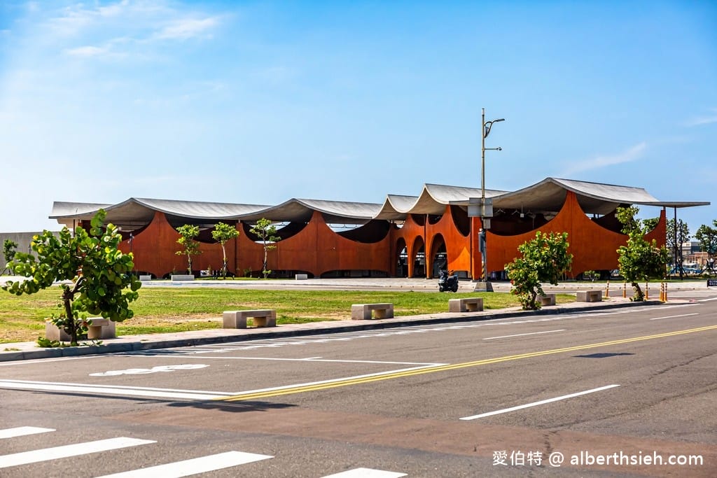 新竹南寮漁港網美IG打卡景點｜波光市集、魚鱗天梯、萬昌造船廠