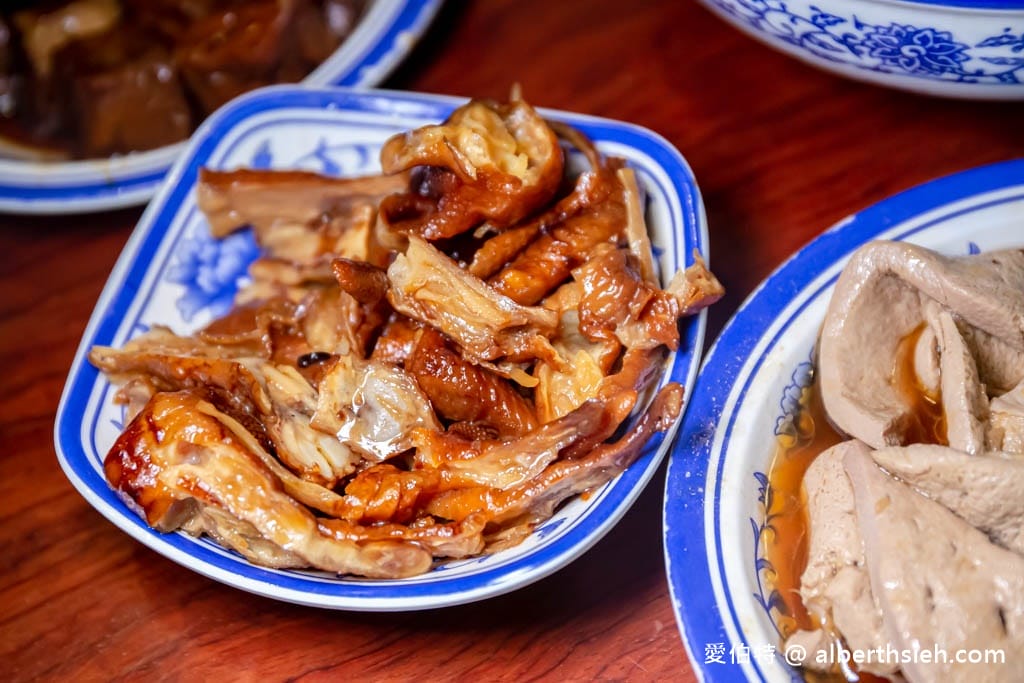 苗栗苑裡大鼎夏荷牛肉麵館｜水上豪宅玻璃屋，豆花免費吃到飽
