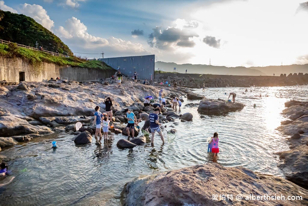 新北東北角親子玩水｜瑞芳蝙蝠洞公園，撈魚抓螃蟹、浮潛勝地