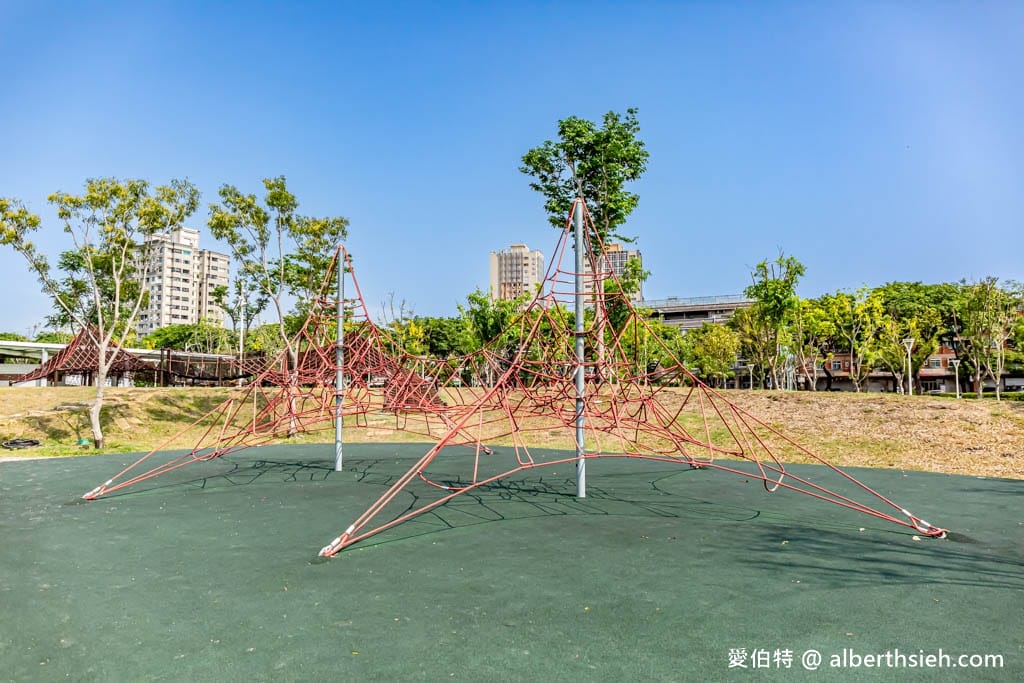 前鎮時代公園｜高雄親子景點，捷運旁萬坪兒童共融遊戲場