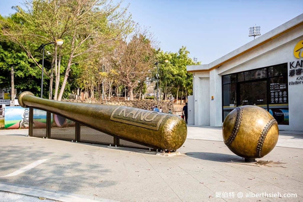 嘉義公園KANO園區｜免費親子景點，超寬版溜滑梯、滑草場
