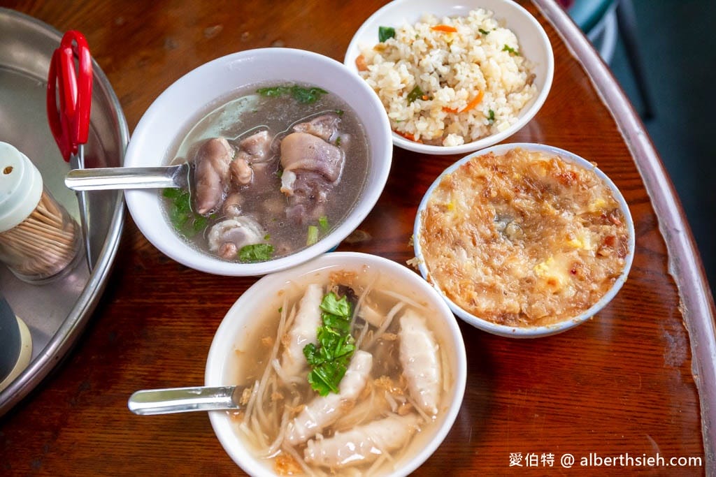 台南麻豆阿蘭碗粿｜專屬停車場，料多實在又便宜，每天熱賣上千碗
