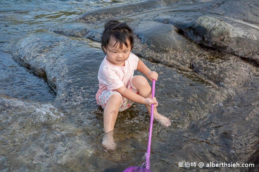 新北東北角親子玩水｜瑞芳蝙蝠洞公園，撈魚抓螃蟹、浮潛勝地