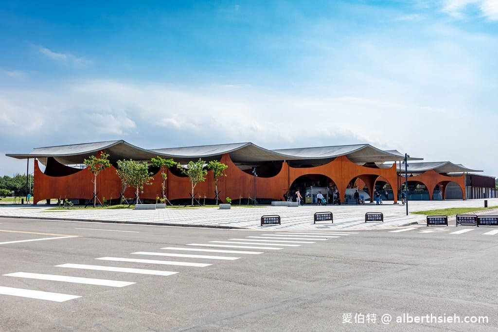 新竹南寮漁港網美IG打卡景點｜波光市集、魚鱗天梯、萬昌造船廠